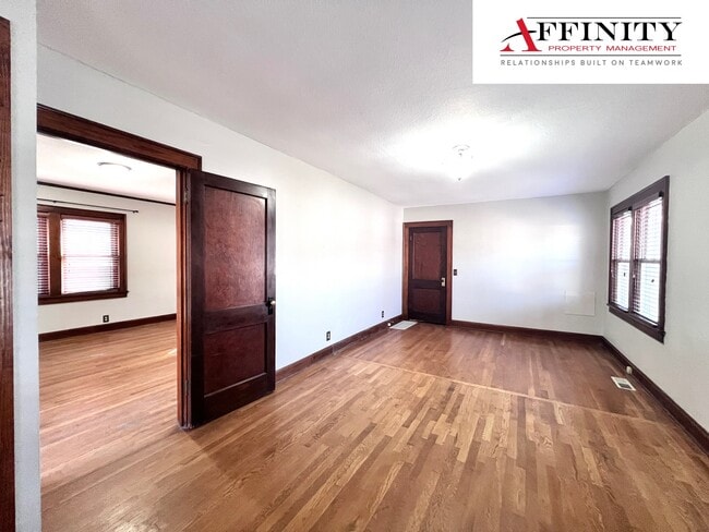 Building Photo - 1411 NE Englewood Rd