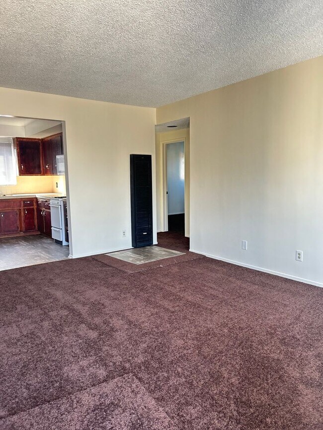 Interior Photo - 1622 W 81st St, Los Angeles, CA 90047