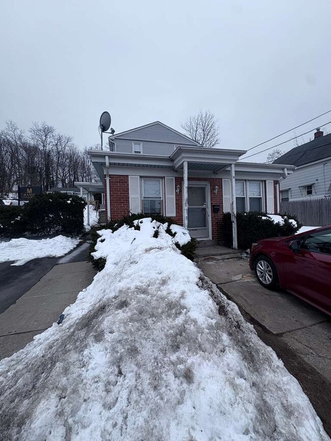 Building Photo - 514 Main St