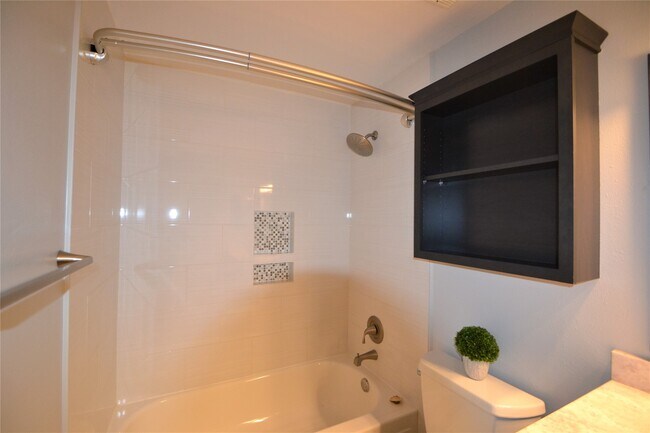 Building Photo - 2626 North Blvd