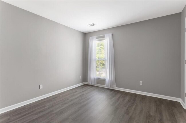 Building Photo - 6250 Whirlaway Dr