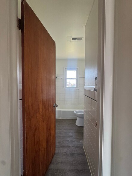 Building Photo - 1120 Kees Rd