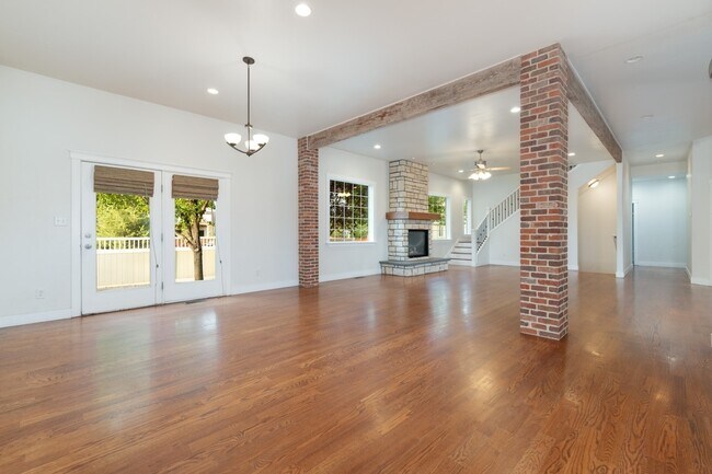 Building Photo - 2630 New Orchard Ct