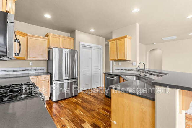 Building Photo - 1510 W Cactus St
