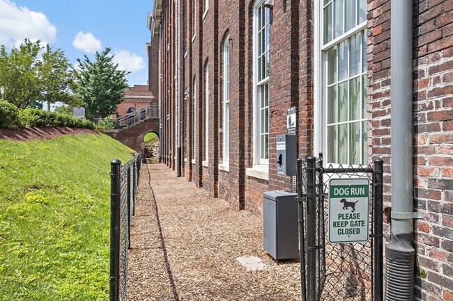 Building Photo - 1350 Rosa L Parks Blvd