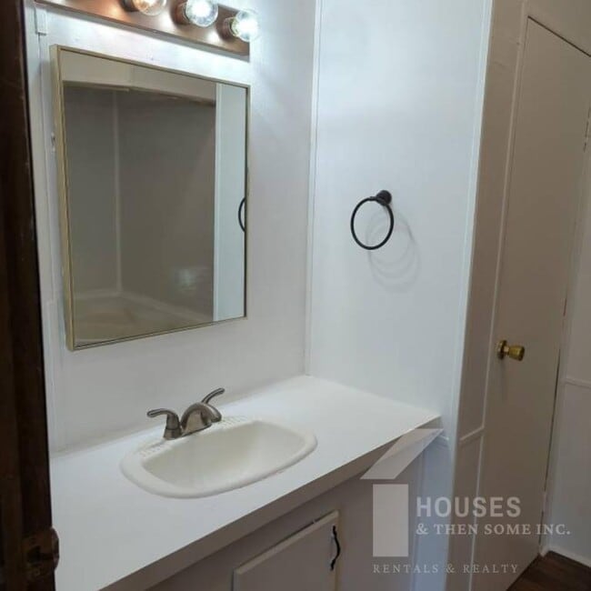 Building Photo - 515 McKinney Rd