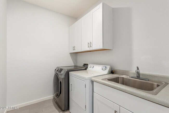 Building Photo - 4512 Suncup Dr