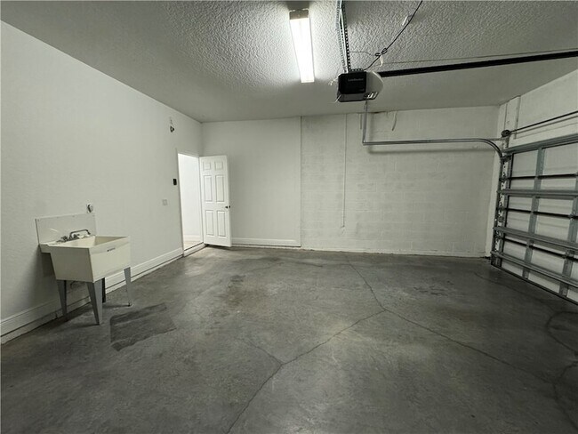 Building Photo - 1751 Willows Sq