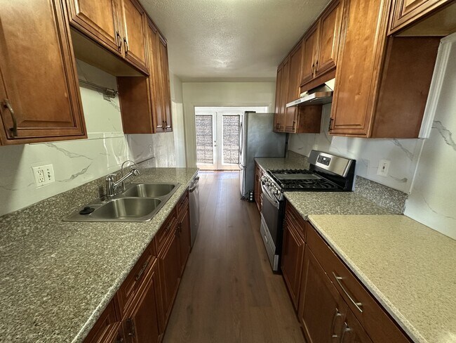 Building Photo - 12776 Ross Ave