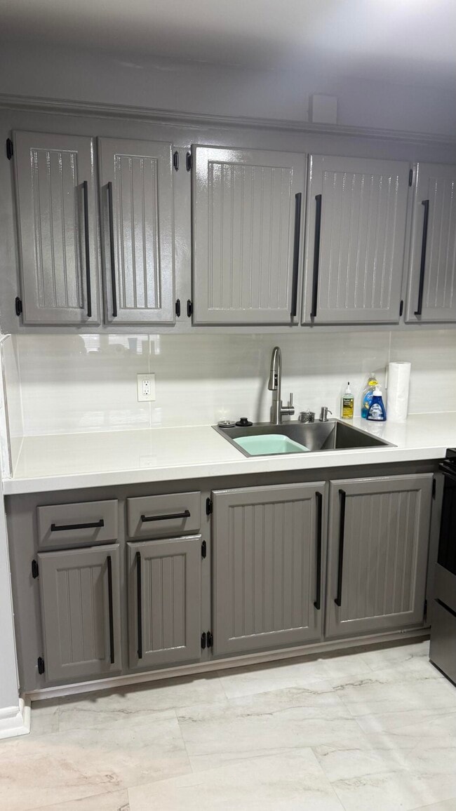 Building Photo - 52 Newport Ct