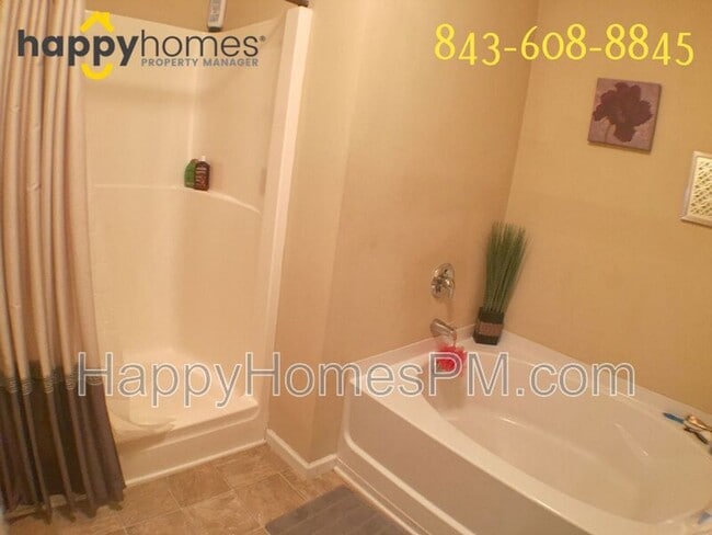 Building Photo - 7852 Park Gate Dr