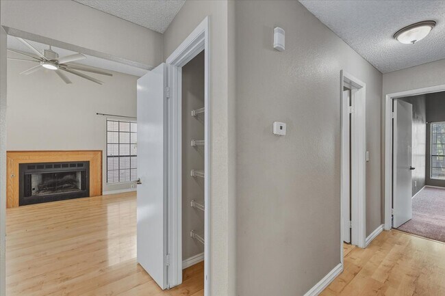 Building Photo - 4909 Fiesta Lakes St