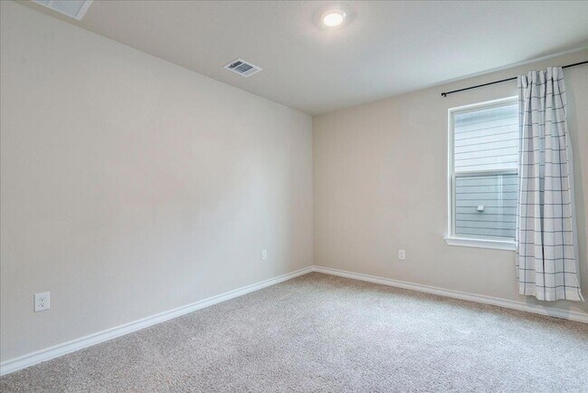 Building Photo - 133 Papaya Dr