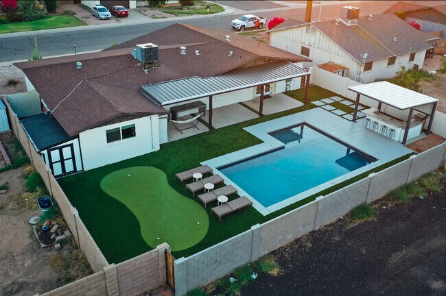 Building Photo - 2166 E Greenway Dr