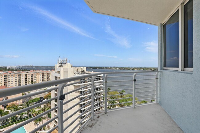 Building Photo - 1551 N Flagler Dr