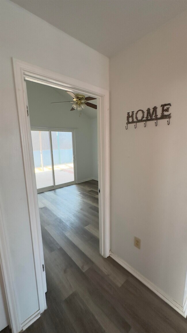 Building Photo - 1004 Minutemen Dr