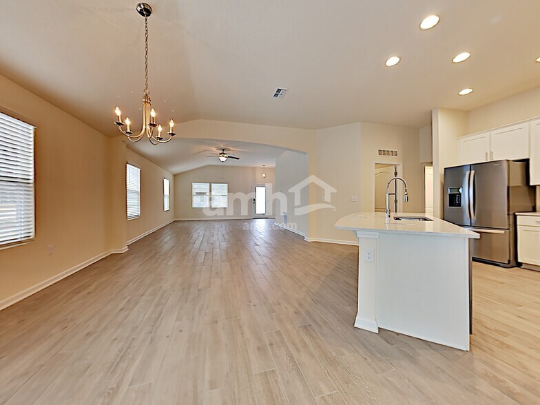 Building Photo - 351 Chasewood Dr