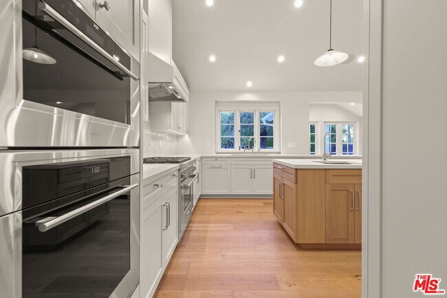 Building Photo - 17620 Camino De Yatasto