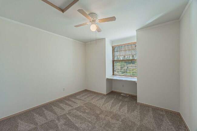 Building Photo - **NO SHOWINGS AT THIS TIME. WE HAVE A PEND...