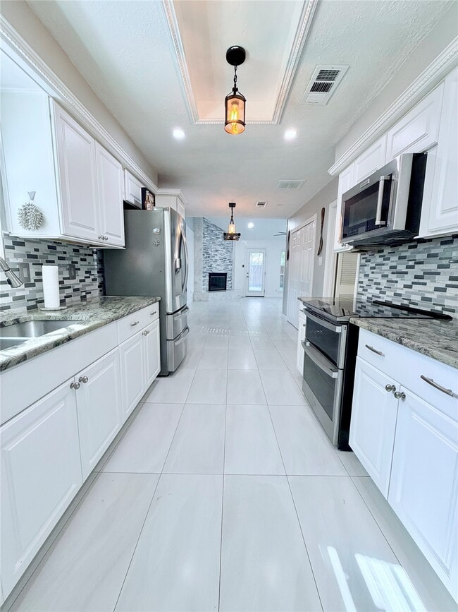 Building Photo - 6610 La Puente Dr