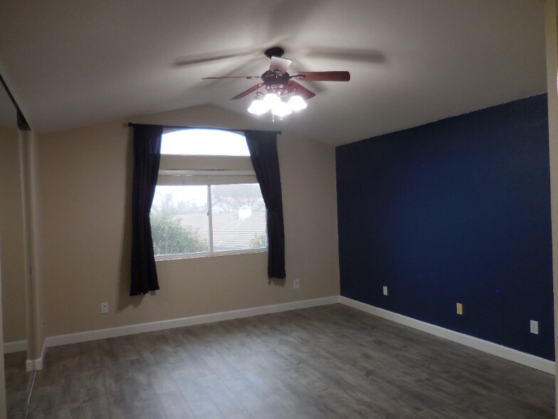 Building Photo - 1048 Freshwater Ct