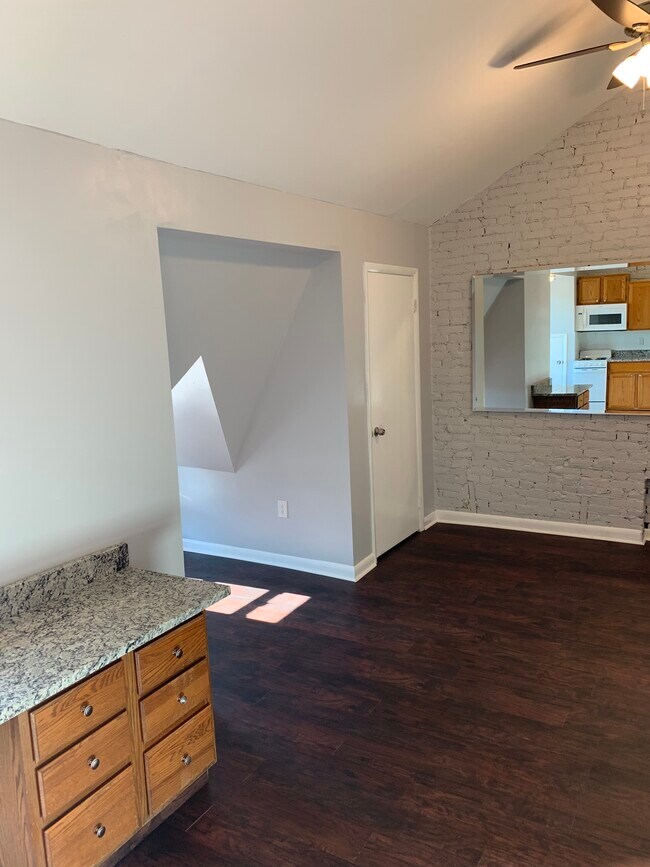 Building Photo - 7 S Morton Ave