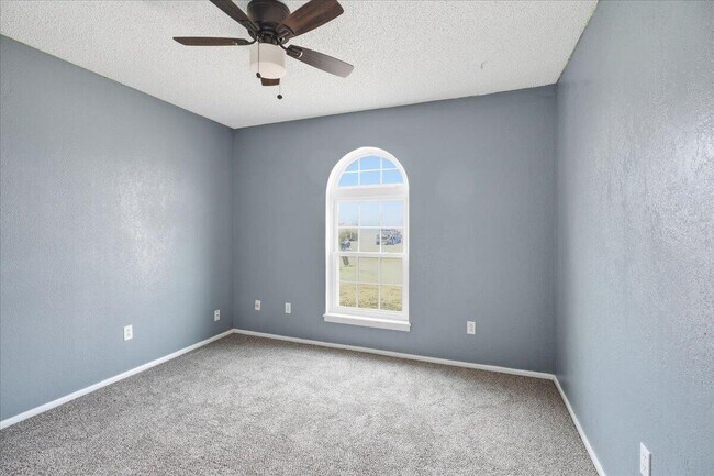 Building Photo - 608 N Colton Ave