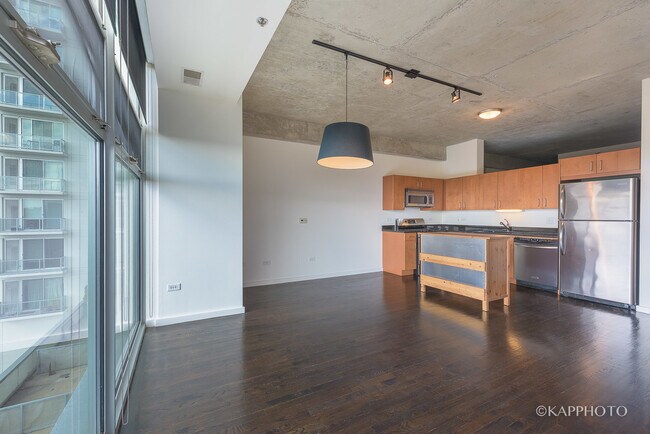 Building Photo - 1620 S Michigan Ave