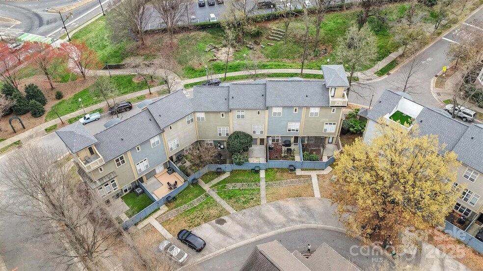 Building Photo - 840 Garden District Dr