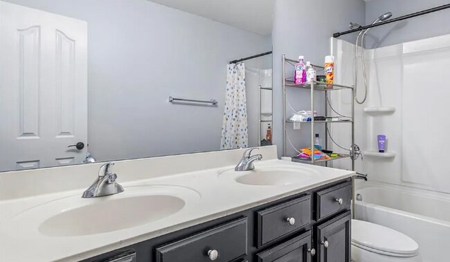 Building Photo - 4 Bedroom 3 Bath Pet Friendly Rental!