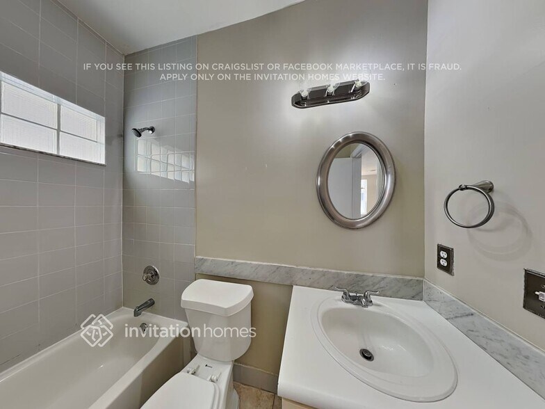 Building Photo - 3100 N 36th Ave