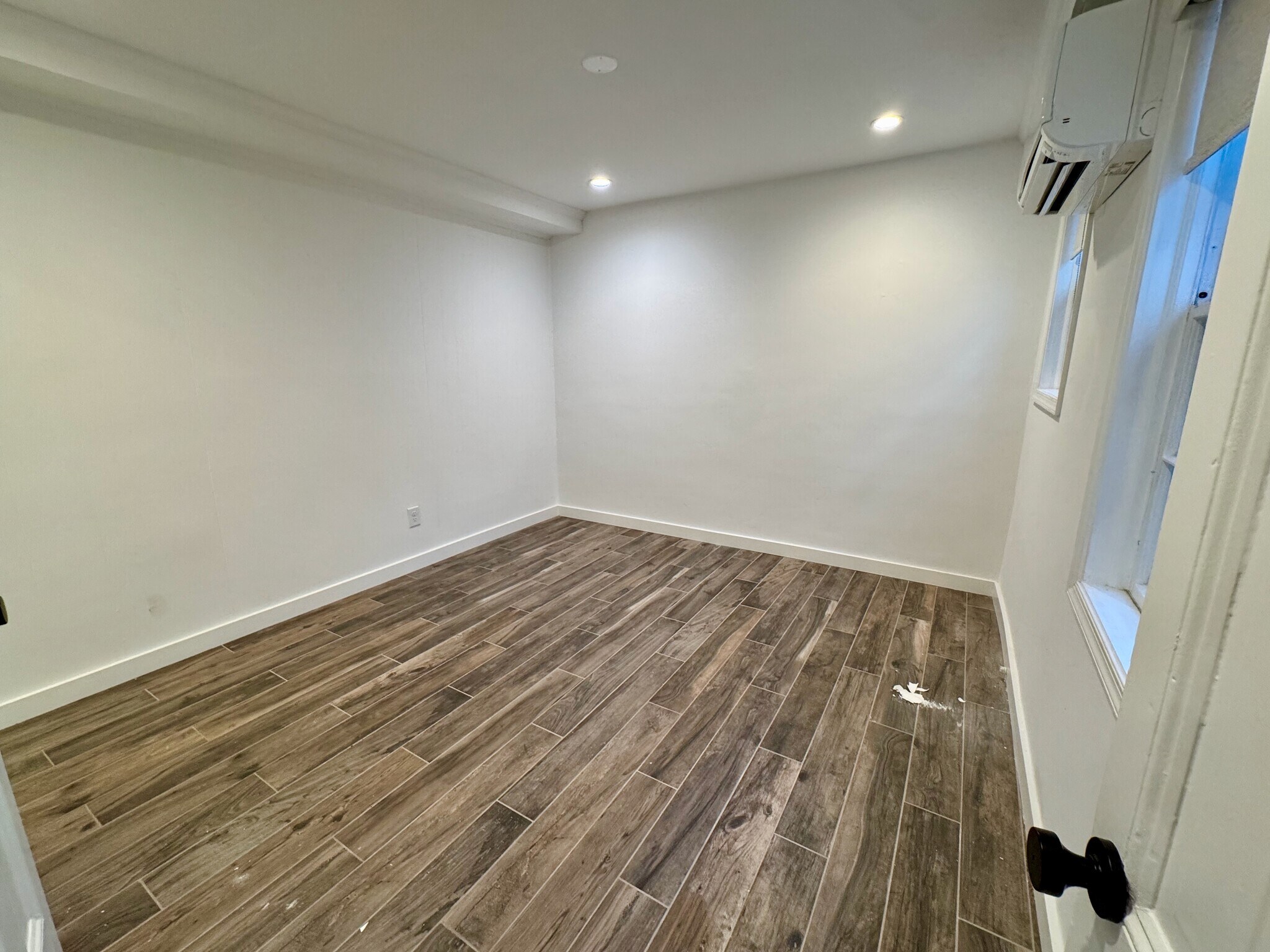 Building Photo - 215 5th St SE