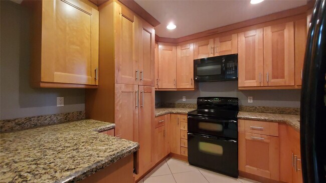 Building Photo - 3831 Cocoplum Cir