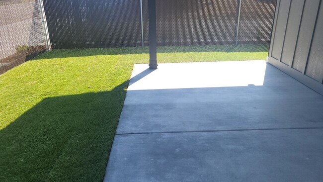 Building Photo - 3 bed 2 bath Single Family Home for Rent in Grants Pass