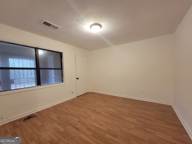 Building Photo - 1086 Summer Brook Rd