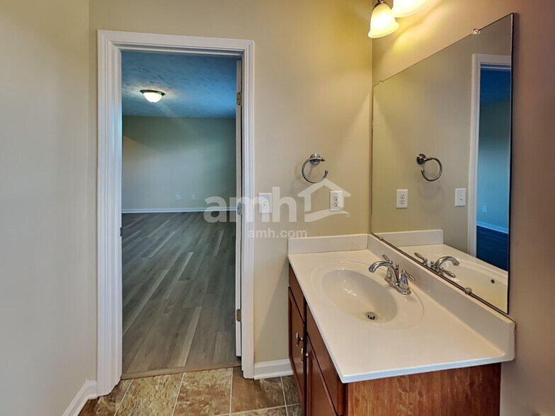 Building Photo - 1006 Middleton Ln
