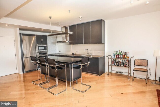 Building Photo - 241 S 6th St