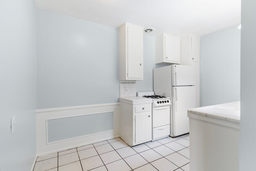 Building Photo - 3888 Potomac Ave