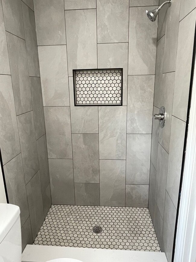 Building Photo - NEWLY RENOVATED 3 BED, 2 BATH BRICK HOME L...