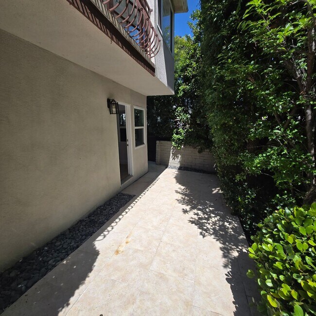Building Photo - “Spacious West LA 3-Bedroom Home with Private Backyard & Modern Upgrades