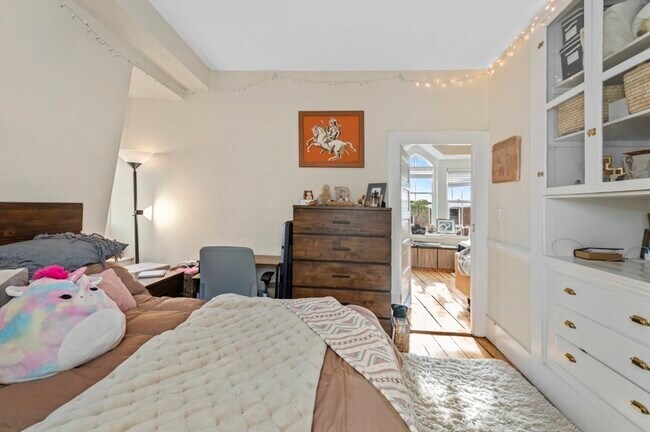 Building Photo - 73 Main St