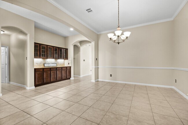 Building Photo - 4713 La Escalona Dr