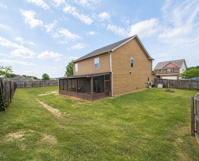 Building Photo - 2 Brentview Dr