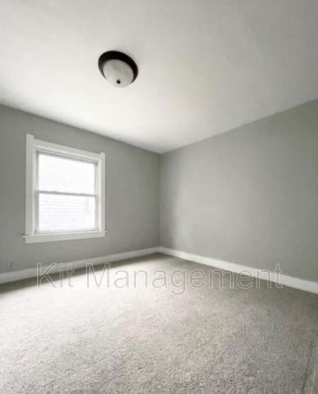 Building Photo - 828 Toronto Ave