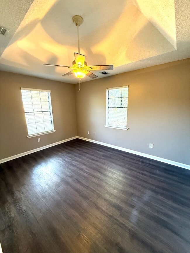 Building Photo - ** 3 bed 2 bath located in Millbrook ** Call the self-showing number to schedule a tour 334-366-9198