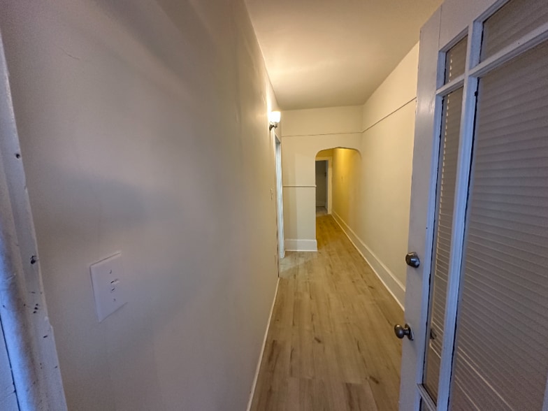 Building Photo - 381-383-383 S 3rd St