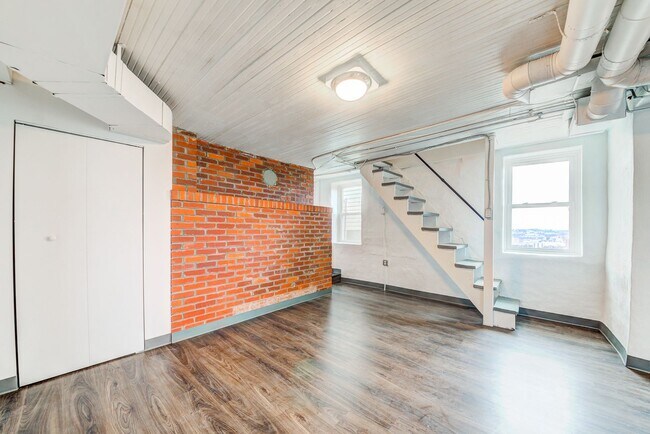 Building Photo - Available JULY 2026  - RENOVATED 3 Bedroom Home w/ Garage, City Views + MORE!