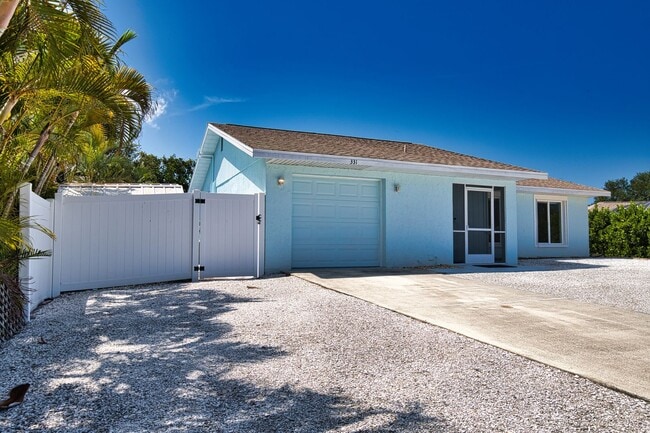 Building Photo - Annual Unfurnished 2 Bedrooms 2 Bathrooms Pool Home Located in South Venice!