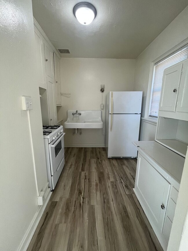 Building Photo - 229-3D W Jackson