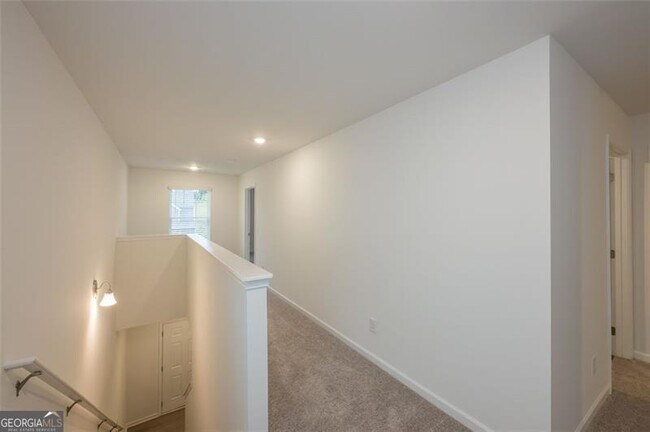 Building Photo - 182 Parkwood Dr